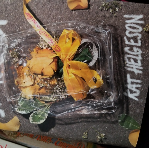 Books - Picture 2 of 8